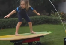 Фото - Благодаря папе мальчик занялся серфингом на заднем дворе