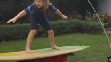 Фото - Благодаря папе мальчик занялся серфингом на заднем дворе