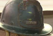 Фото - Старый пожарный шлем, найденный в подвале, вернулся в семью владельца
