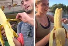 Фото - Туристы купили настолько большой банан, что на его съедение ушло два дня