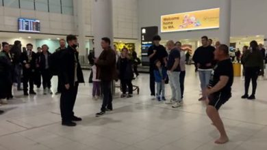 Фото - Встречая сына в аэропорту, папа исполнил ритуальный танец