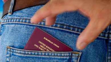 Фото - Отчим украл и спрятал паспорт падчерицы, чтобы девушка не поехала с семьёй в отпуск