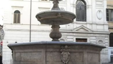 Фото - Турист, перекусивший рядом с историческим фонтаном, был оштрафован
