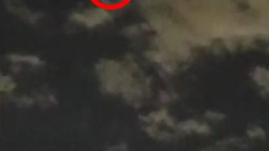 Фото - НЛО был замечен в небе в тот момент, когда совершал манёвры