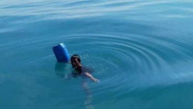 Фото - Пропавший рыбак, цеплявшийся за пластиковую бочку, нашёлся посреди океана