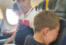 Фото - Из-за технического сбоя мальчик не получил место возле иллюминатора в самолёте и расплакался